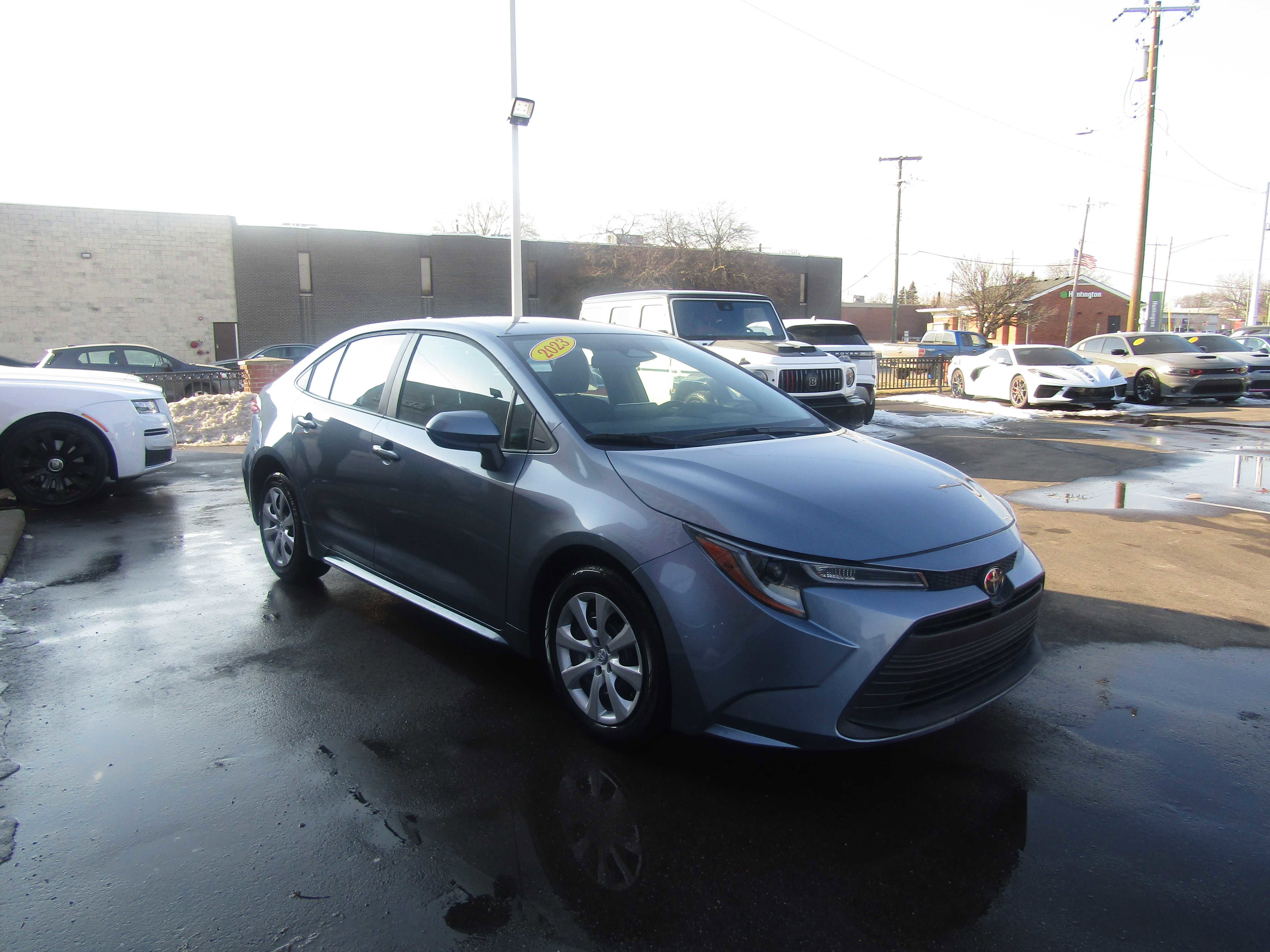 Used 2023 Toyota Corolla LE FWD image 3
