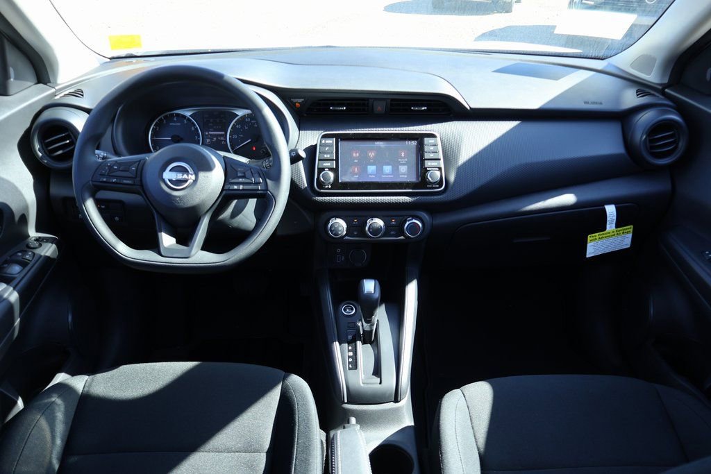 New 2025 Nissan Kicks Play S image 6