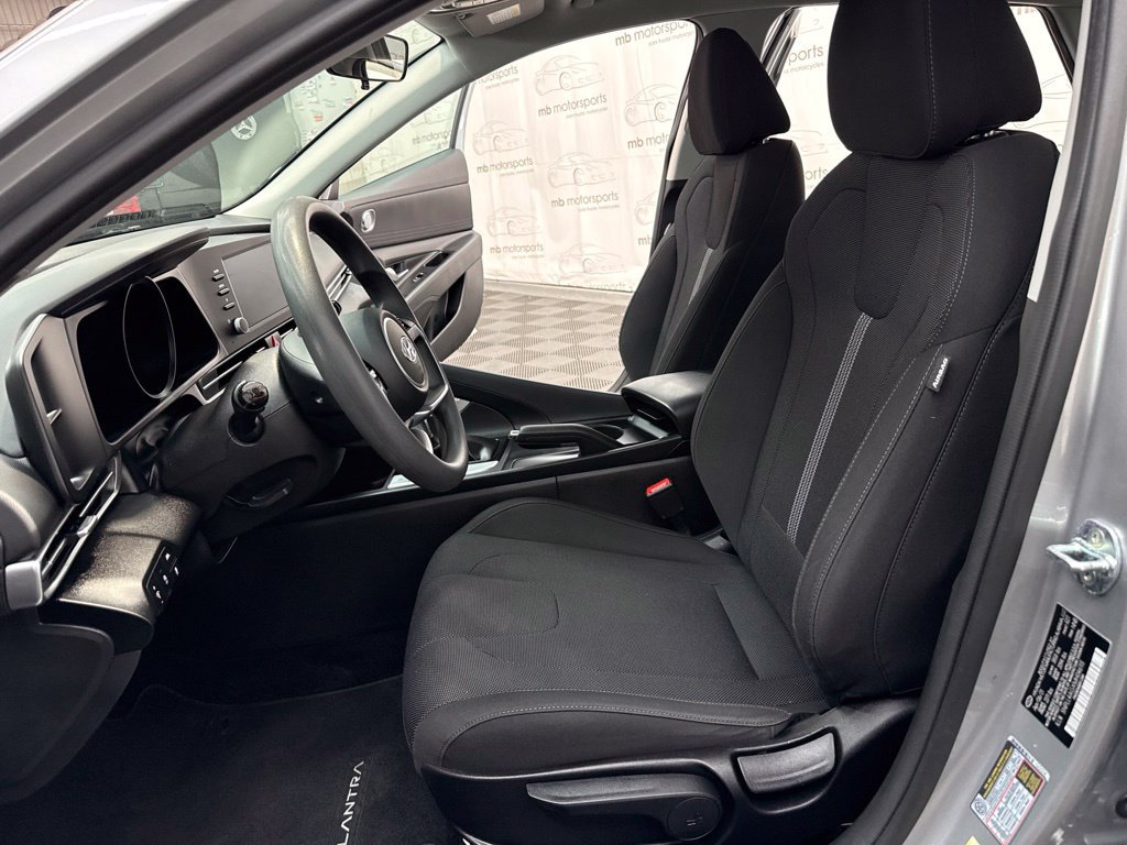 Used 2021 Hyundai Elantra SE FWD image 12