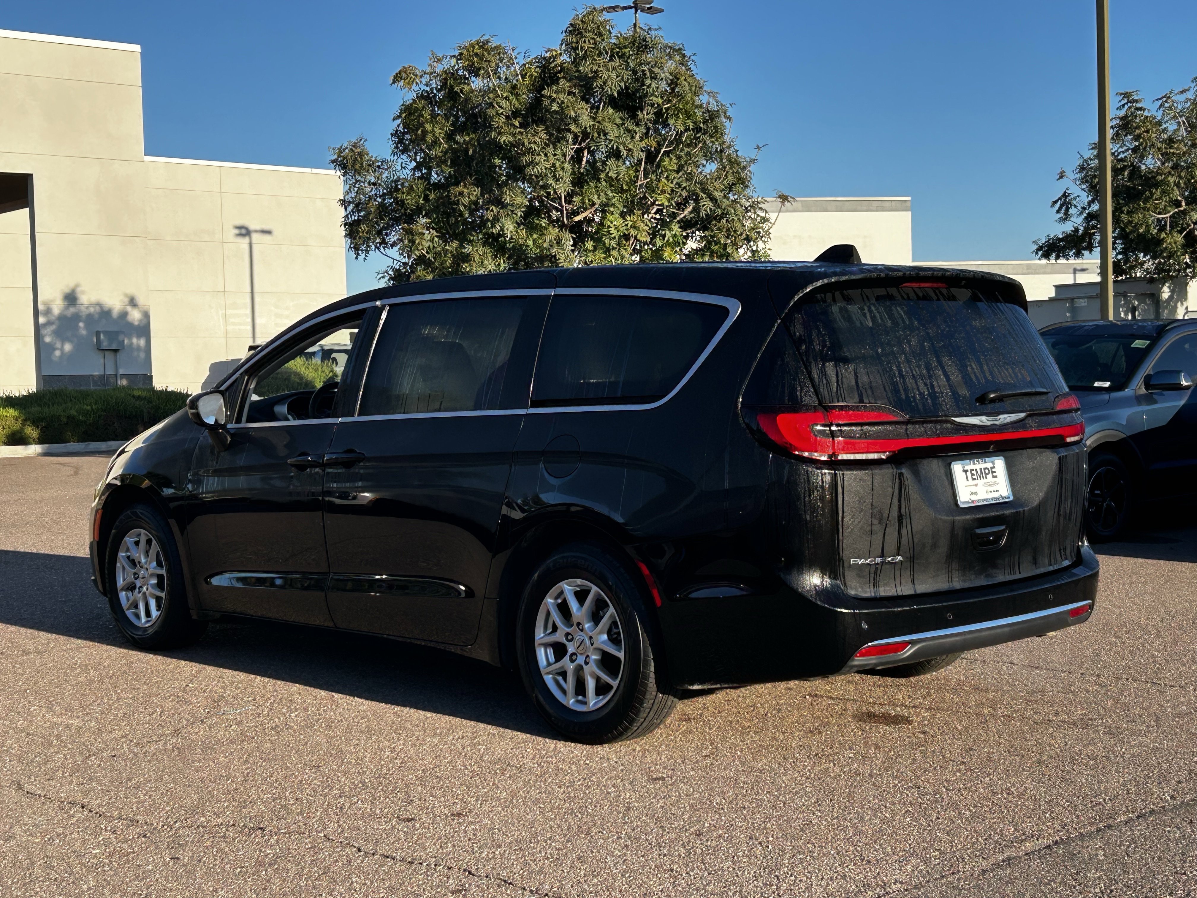 Certified 2024 Chrysler Pacifica Touring-L image 6
