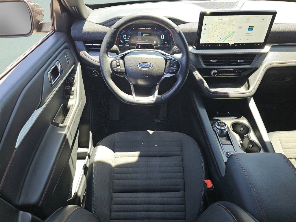 Used 2025 Ford Explorer ST-Line AWD/4WD image 4