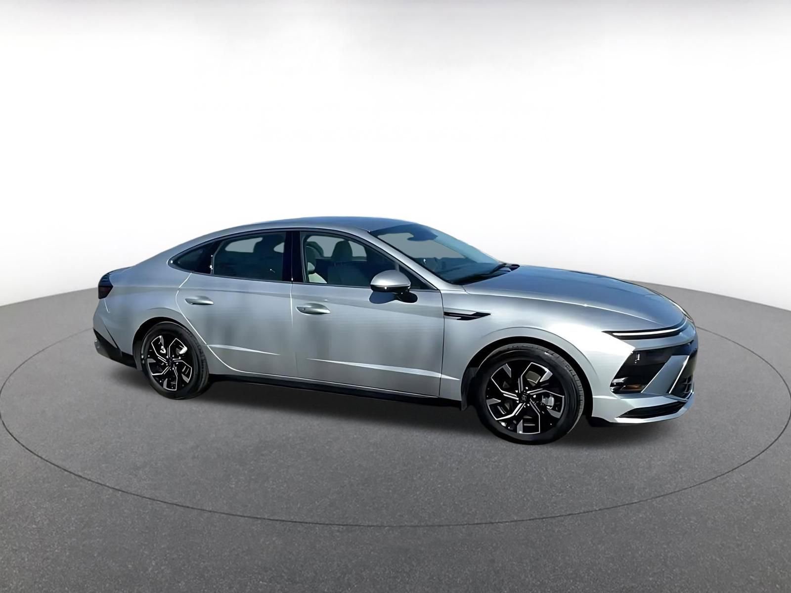 Used 2025 Hyundai Sonata SEL image 2