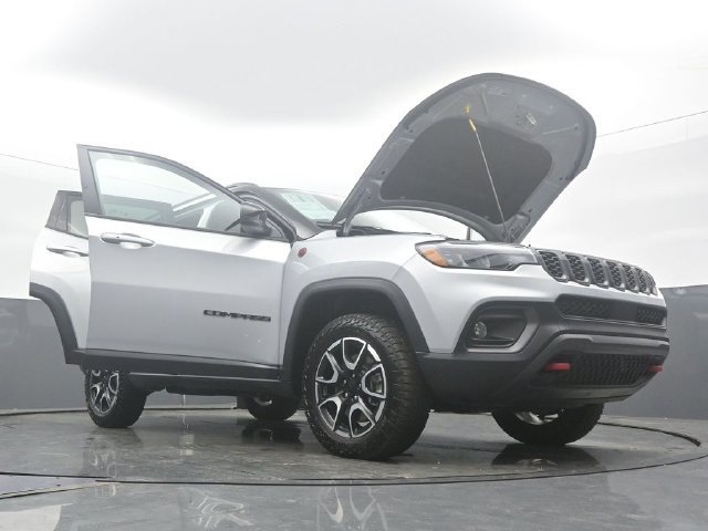 Used 2024 Jeep Compass Trailhawk w/ Sun and Sound Group AWD/4WD image 58