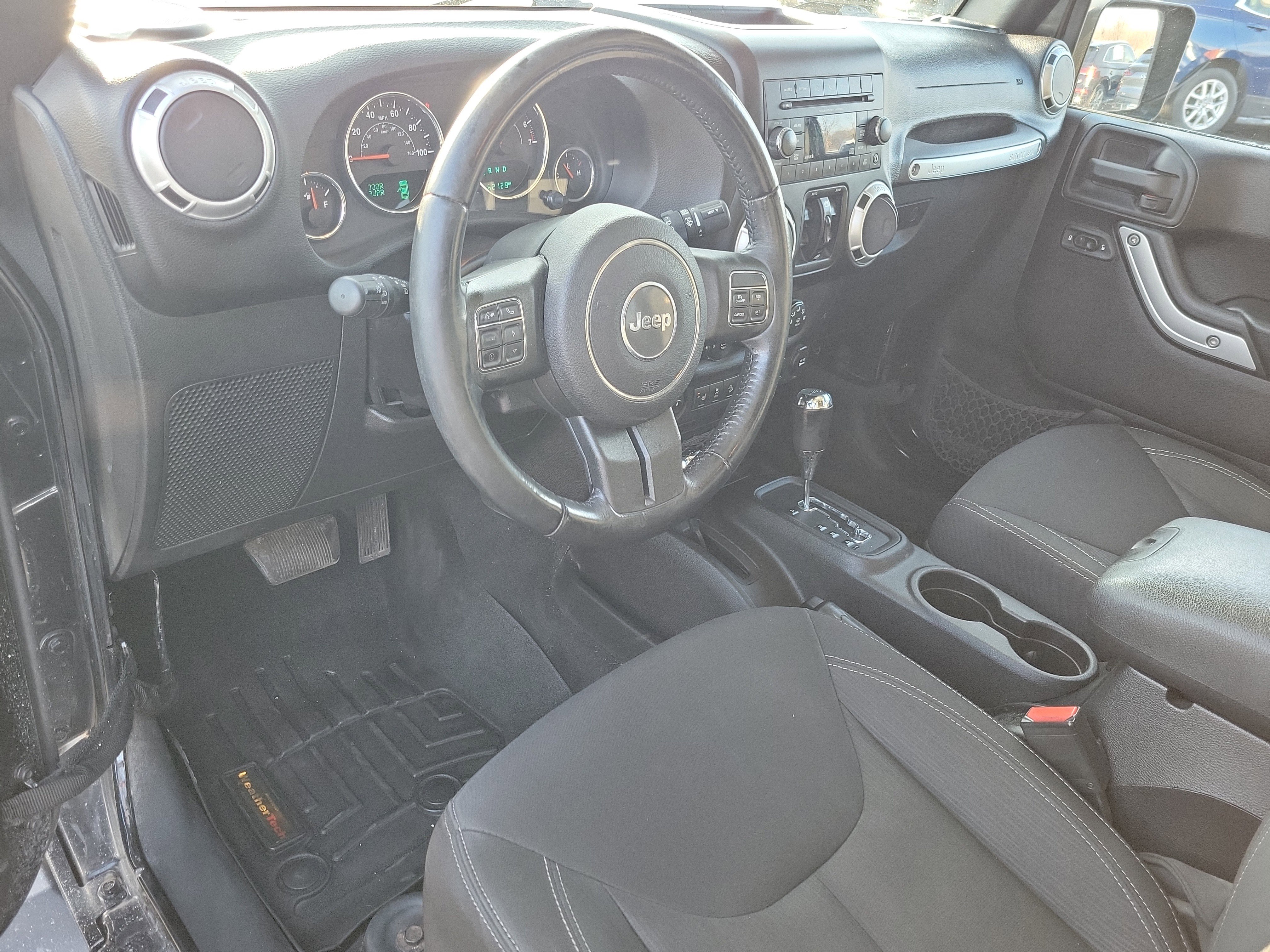 Used 2015 Jeep Wrangler Unlimited Sahara w/ Connectivity Group image 14