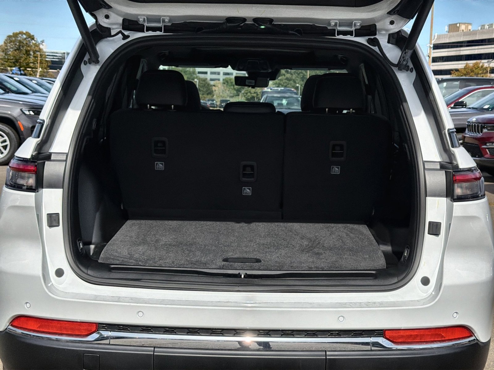 New 2025 Jeep Grand Cherokee Limited w/ Luxury Tech Group II image 26