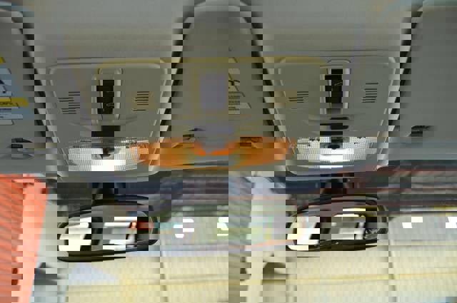 Used 2013 Land Rover LR2 HSE image 29