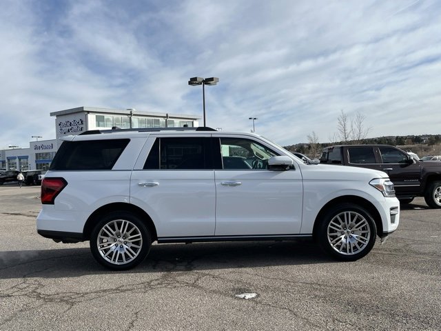 Used 2024 Ford Expedition Limited image 6