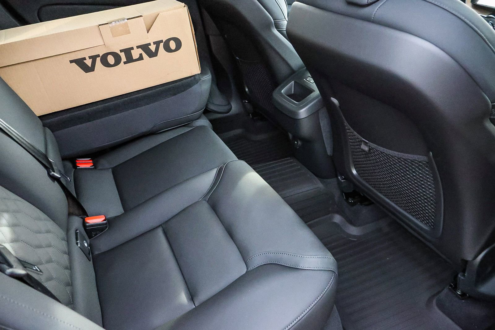 New 2026 Volvo XC60 B5 Plus w/ Climate Package image 18