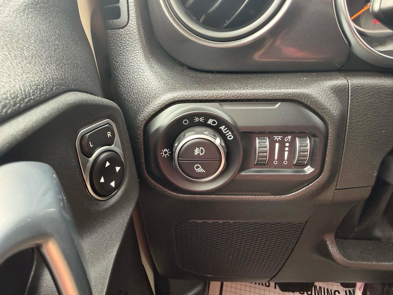 Used 2022 Jeep Gladiator Sport AWD/4WD image 17