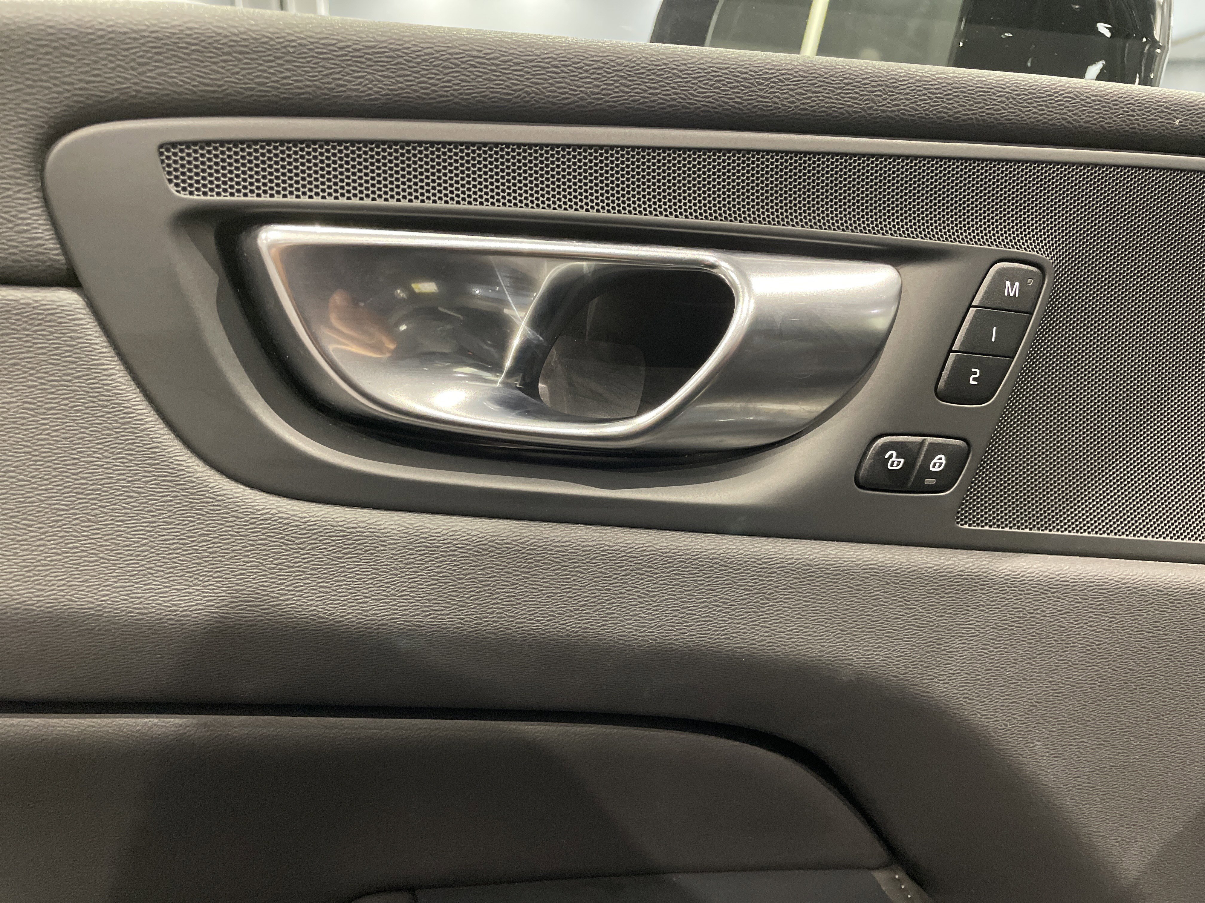 Used 2025 Volvo XC60 B5 Plus image 15