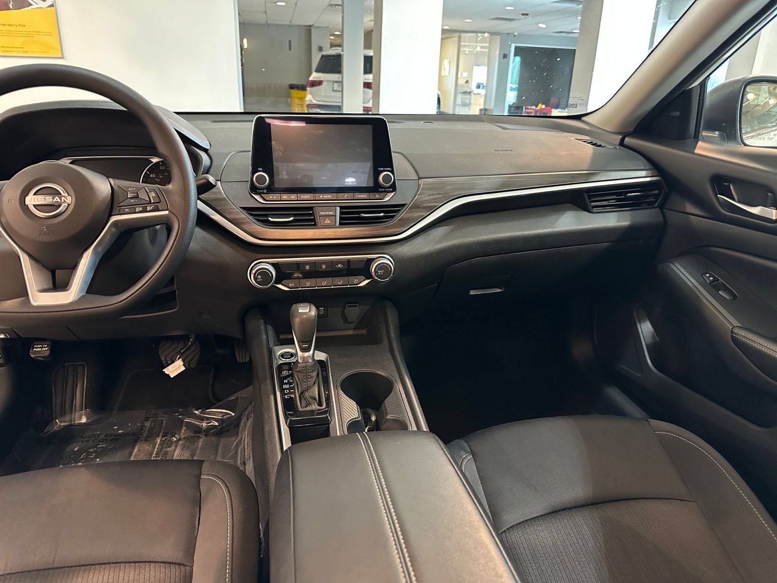 Used 2025 Nissan Altima 2.5 SV FWD image 34