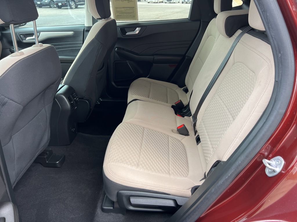 Used 2021 Ford Escape SE image 19