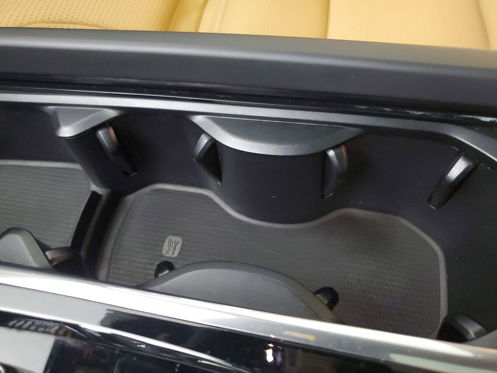 Used 2024 Volvo XC60 B5 Ultimate w/ Protection Package Premier image 33