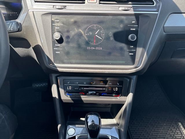 Used 2024 Volkswagen Tiguan SE w/ Panoramic Sunroof Package AWD/4WD image 19