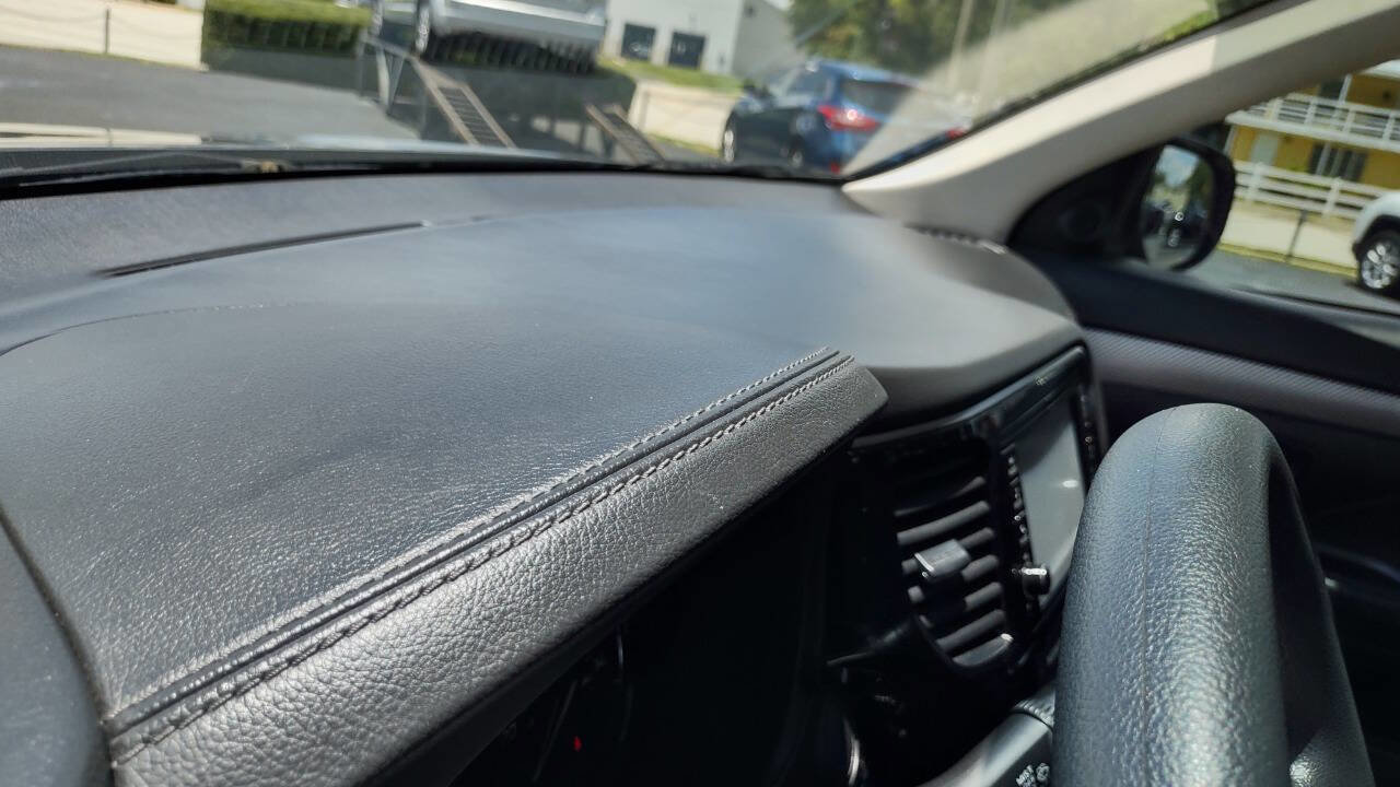 Used 2018 Mitsubishi Outlander ES image 25