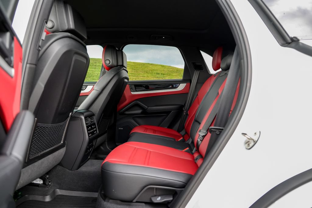 Certified 2025 Porsche Cayenne S AWD/4WD image 38