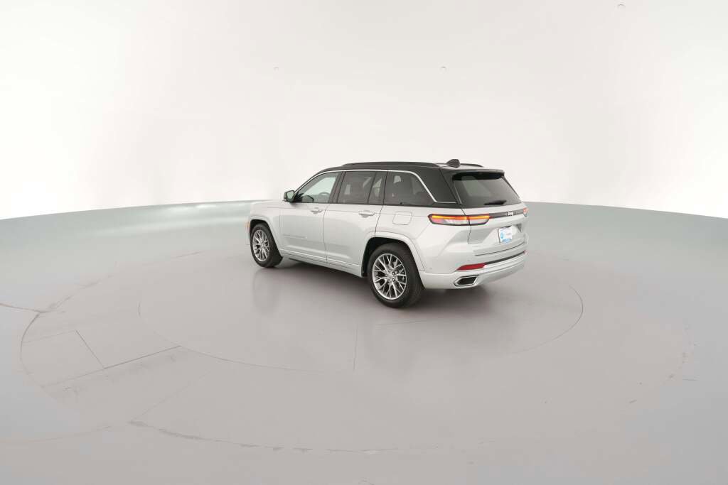 New 2025 Jeep Grand Cherokee Summit w/ Luxury Tech Group V image 8