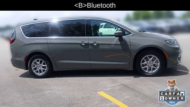 Used 2023 Chrysler Pacifica Touring-L FWD image 4