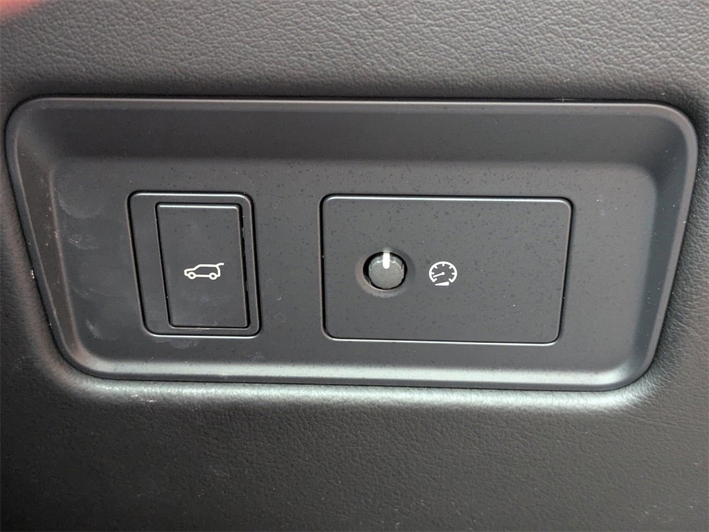 Used 2022 Jaguar F-PACE S image 27