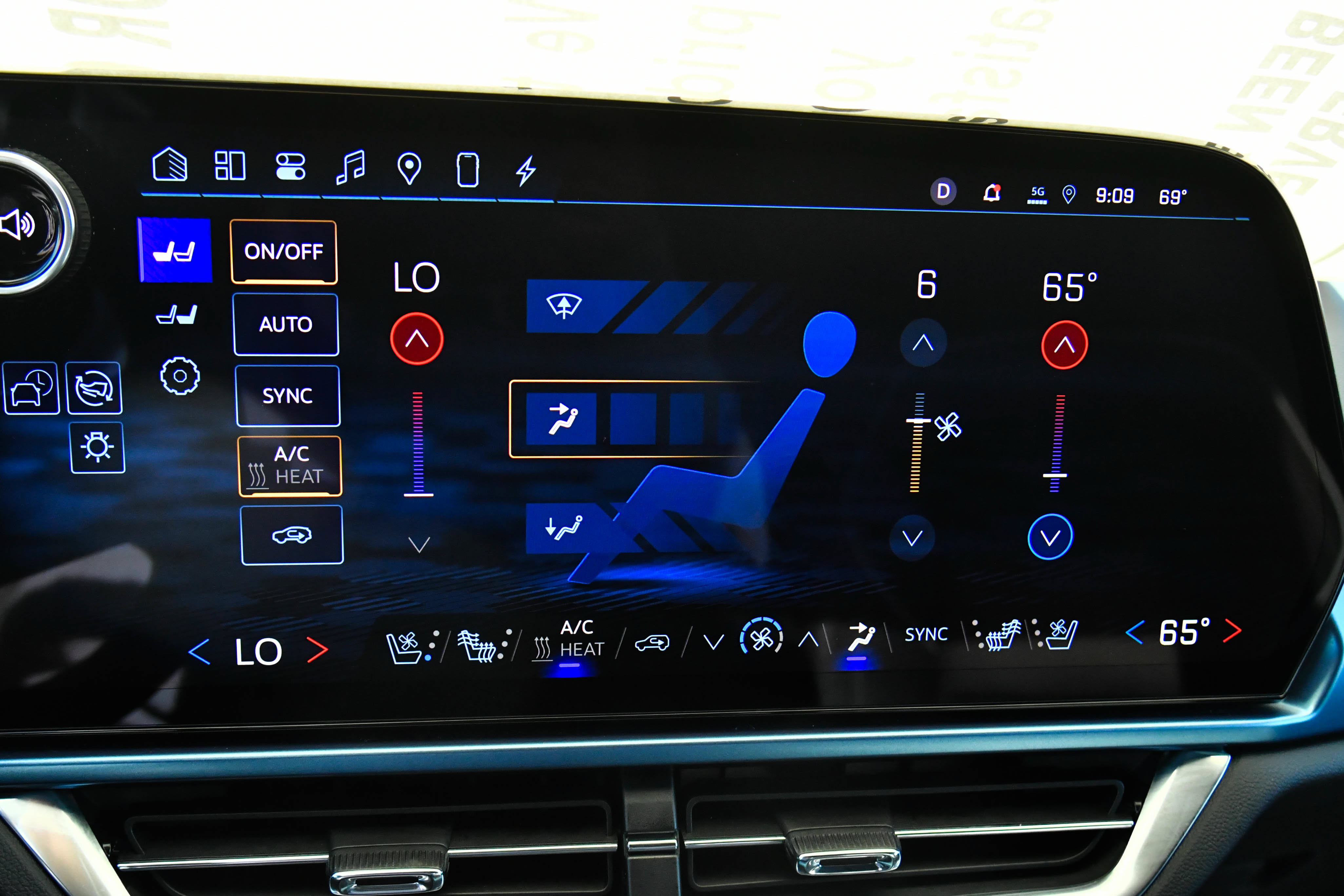 Used 2024 Chevrolet Equinox EV LT FWD image 32