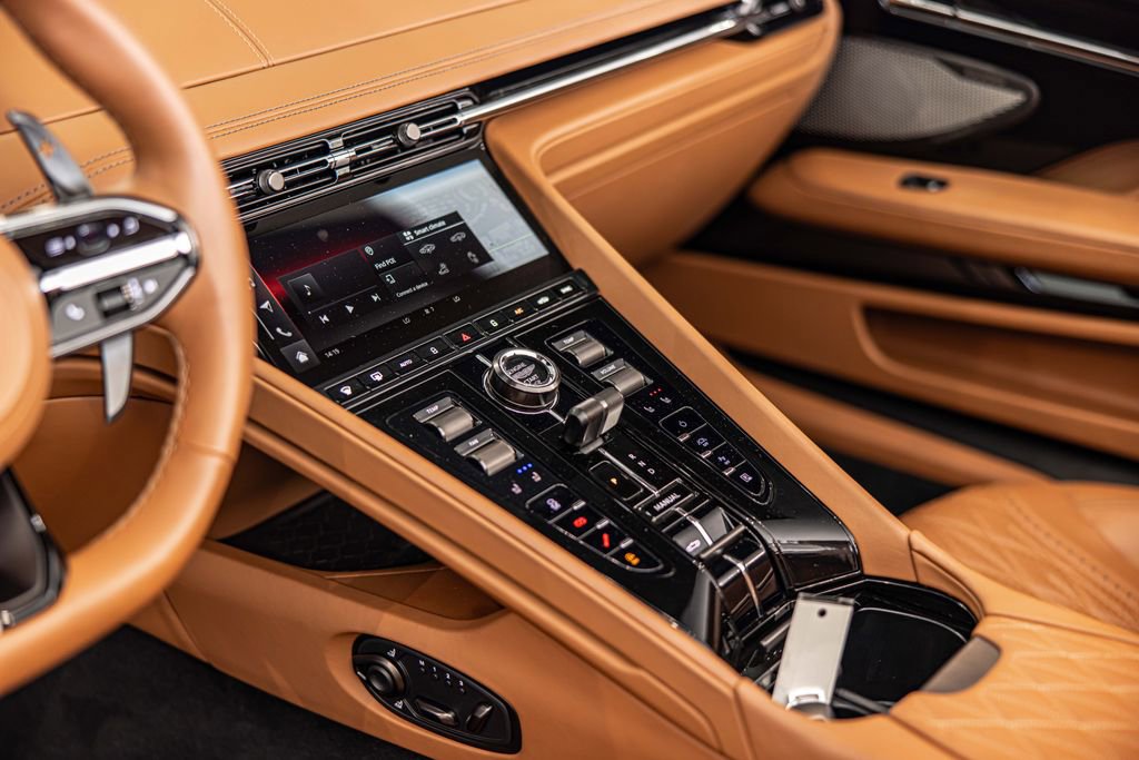 Used 2025 Aston Martin DB12 Convertible image 20