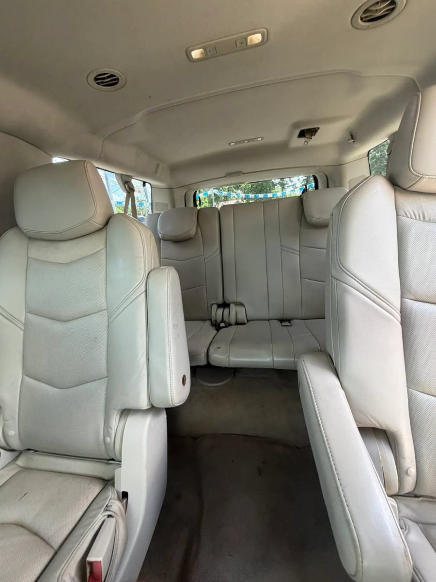 Used 2015 Cadillac Escalade ESV Luxury RWD image 14