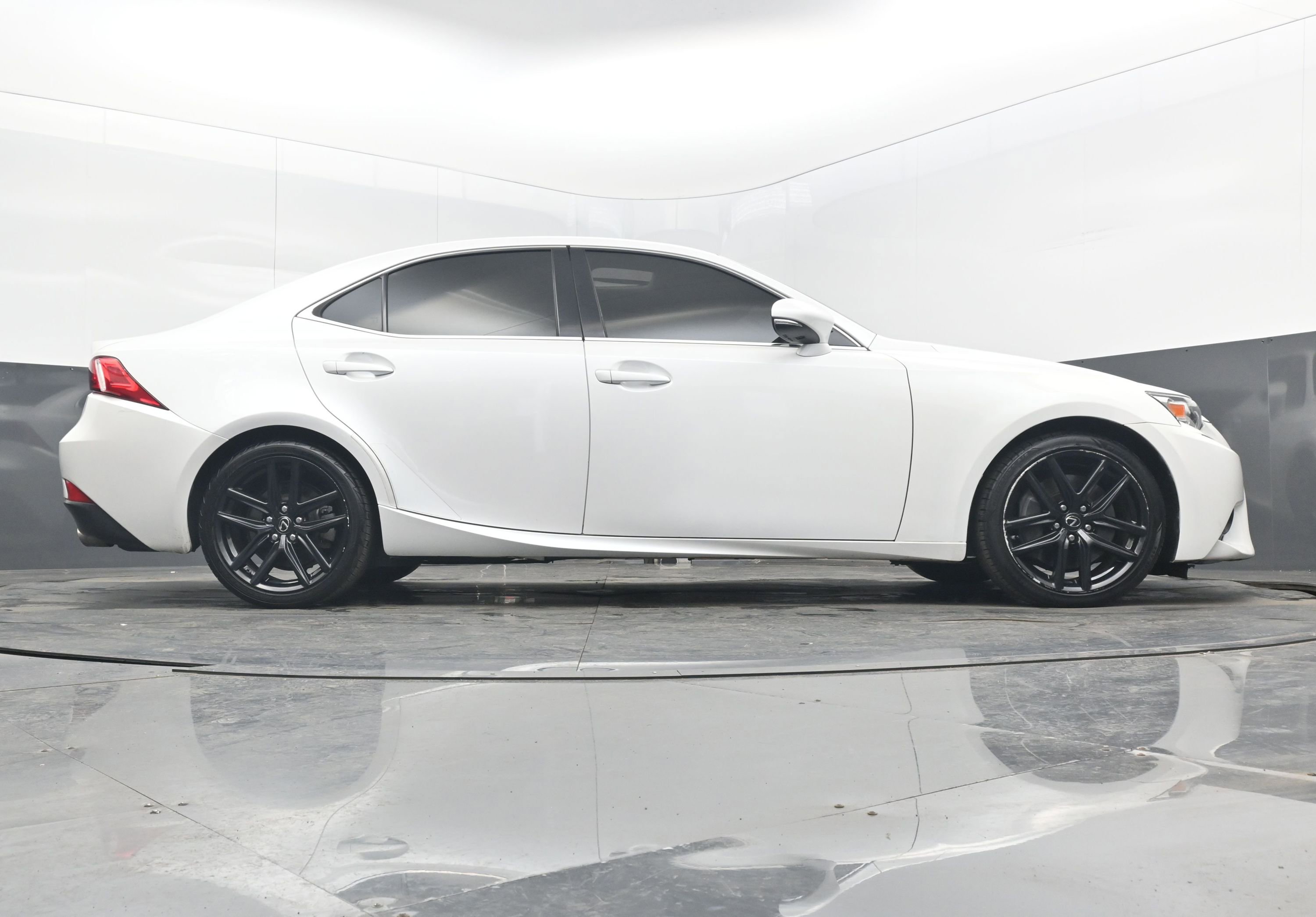 Used 2016 Lexus IS 200t image 33