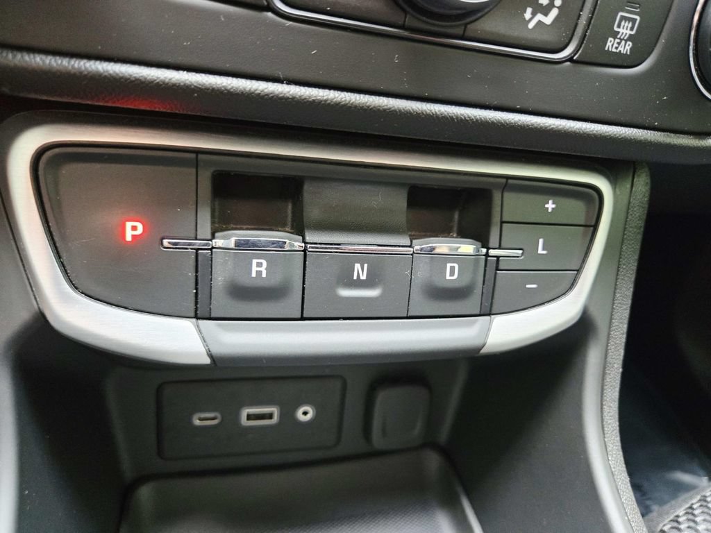 Used 2024 GMC Terrain SLE w/ Driver Convenience Package FWD image 27
