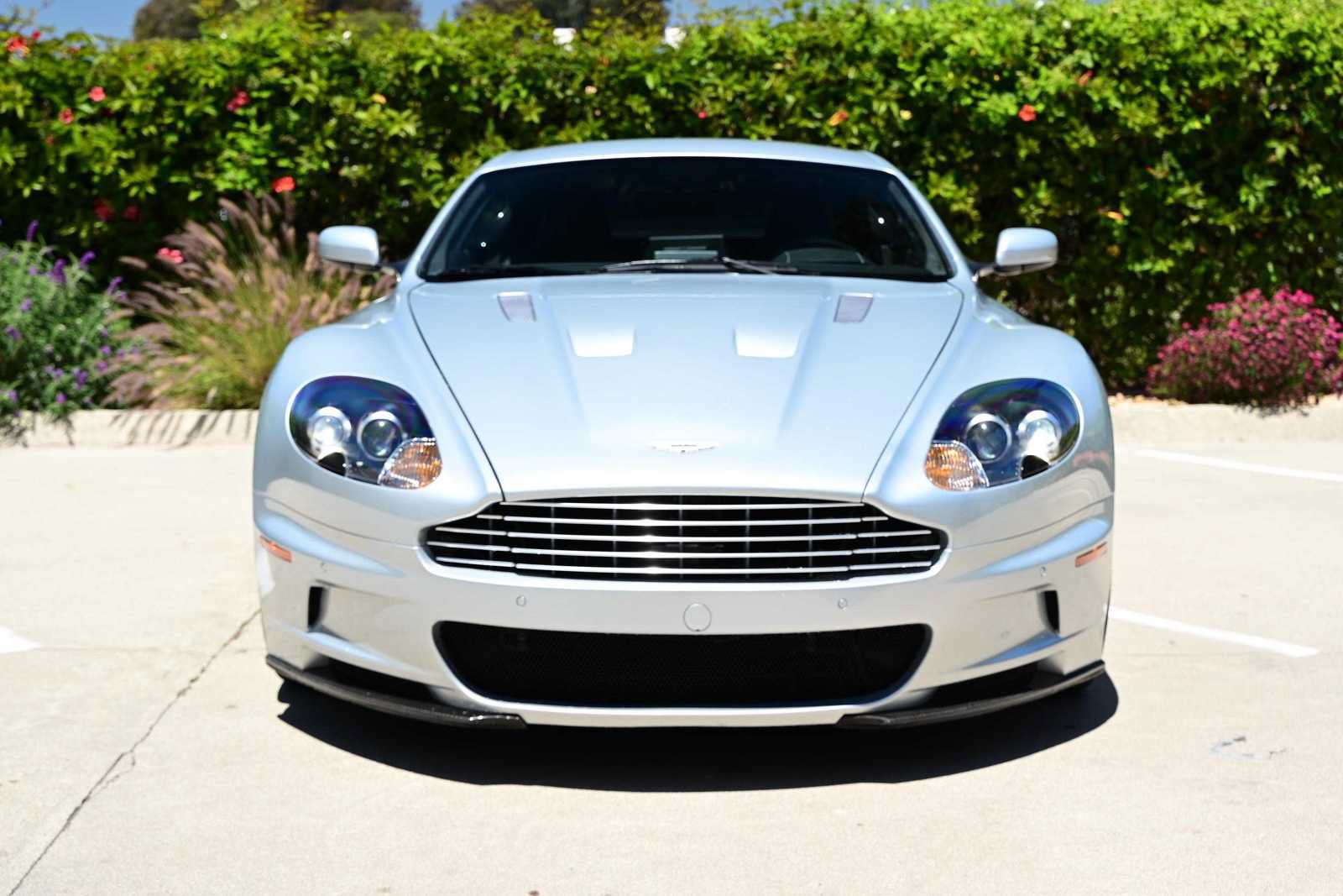 Used 2009 Aston Martin DBS Coupe RWD image 2