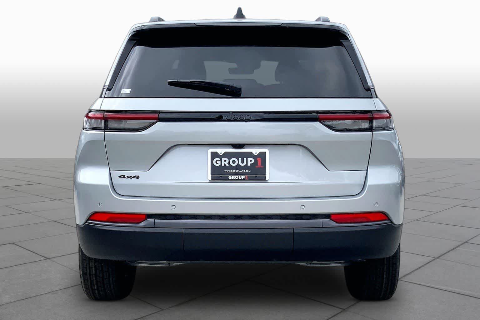 New 2026 Jeep Grand Cherokee Altitude AWD/4WD image 4