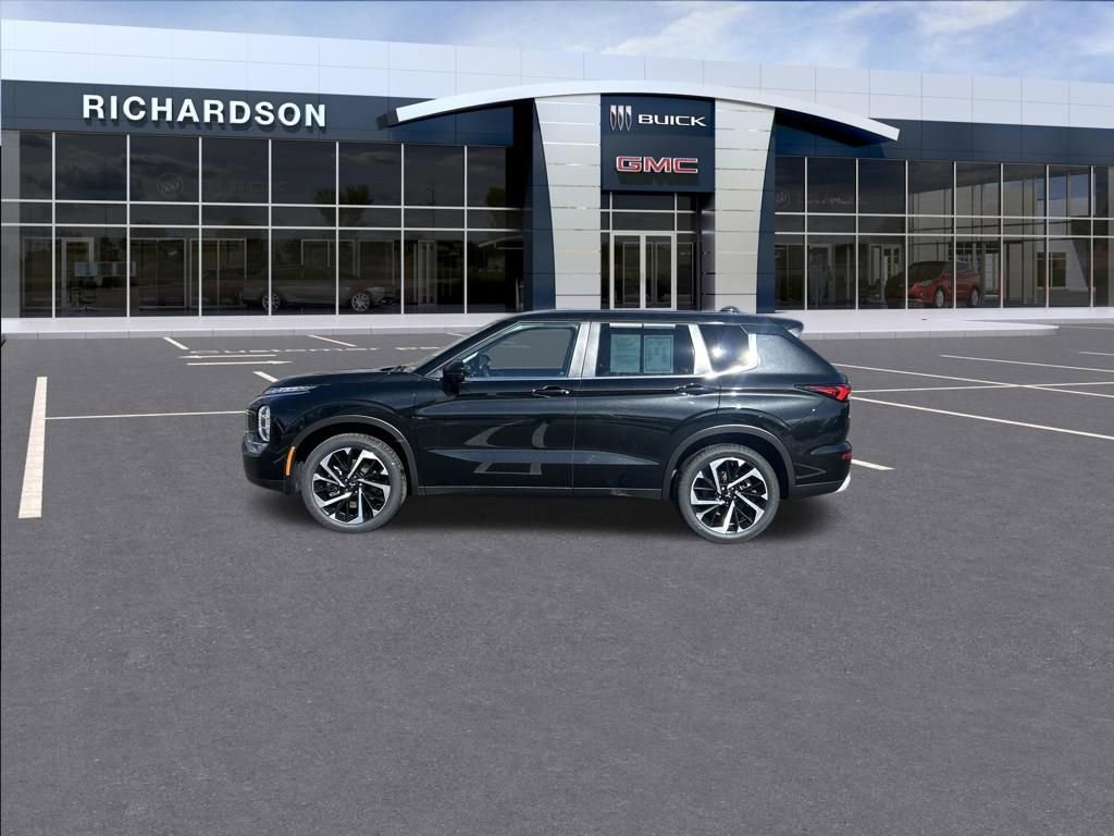Used 2023 Mitsubishi Outlander SE Black Edition image 2