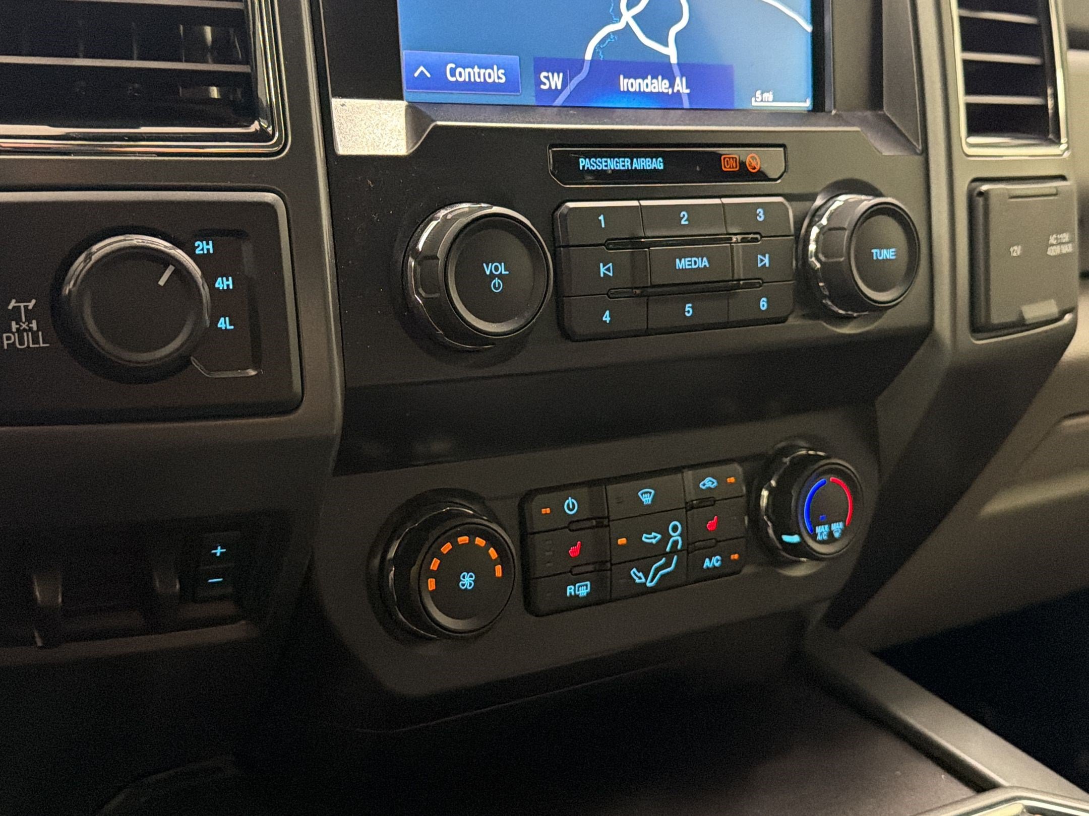 Used 2020 Ford F250 XLT w/ XLT Premium Package AWD/4WD image 18