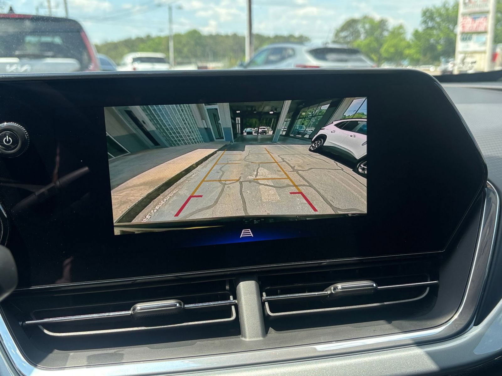 Used 2025 Chevrolet Trax LT FWD image 23