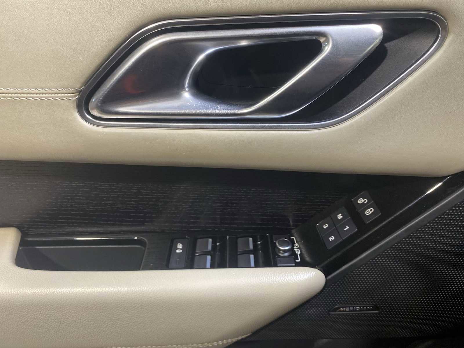 Used 2018 Land Rover Range Rover Velar S image 23