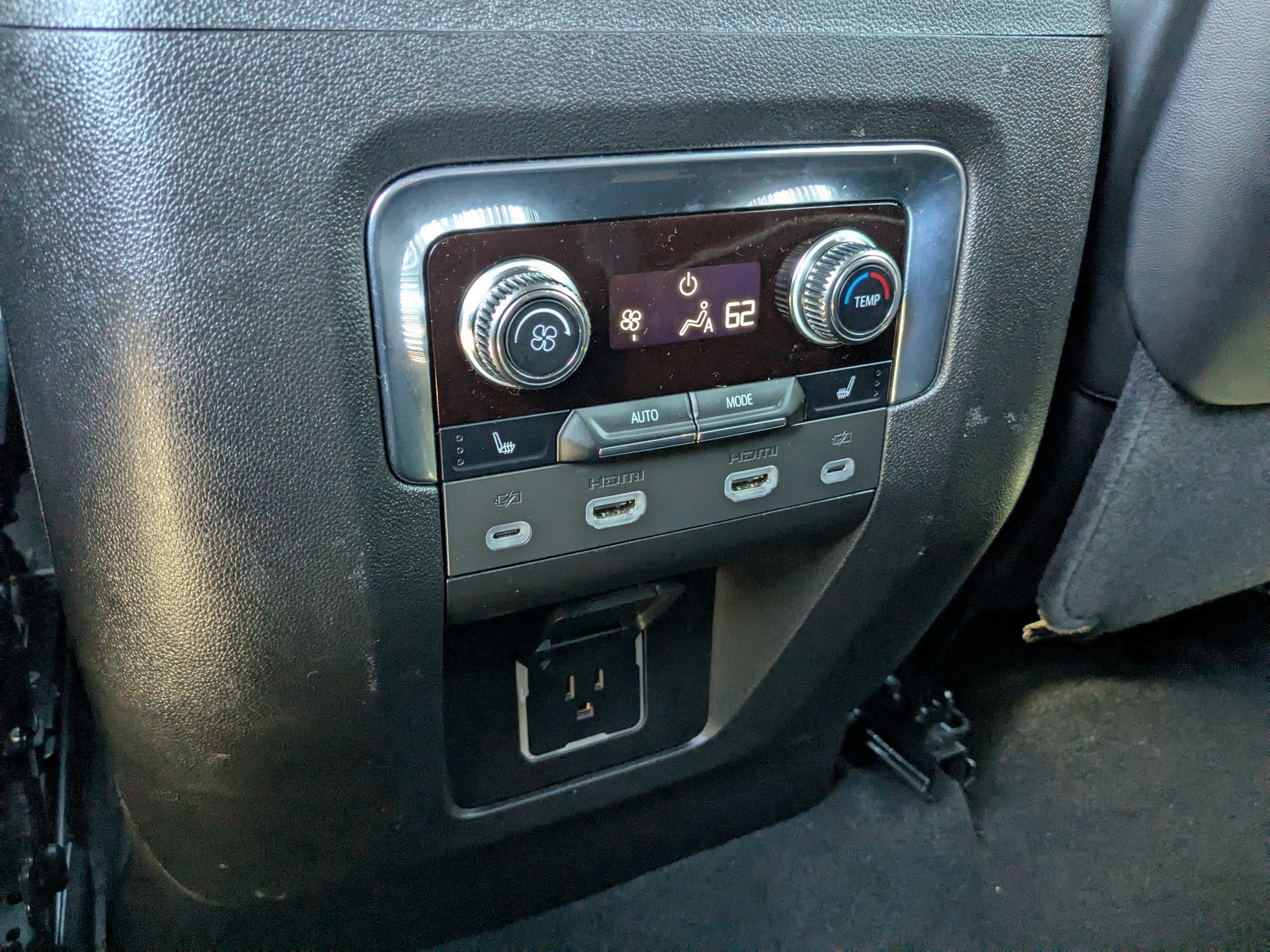 Used 2023 GMC Yukon XL Denali Ultimate image 16