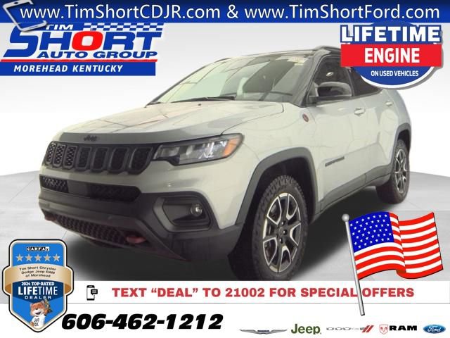 Used 2025 Jeep Compass Trailhawk image 1