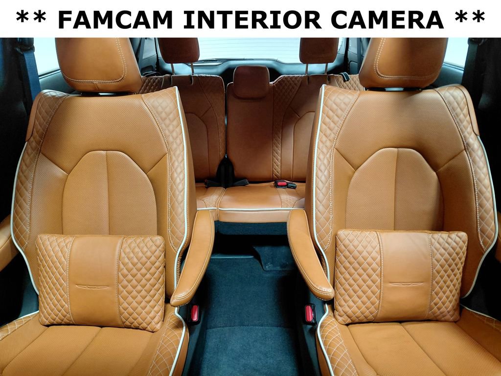 Used 2024 Chrysler Pacifica Pinnacle w/ Trailer Tow Group FWD image 6