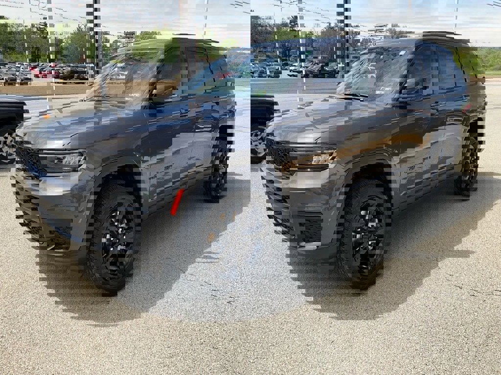New 2025 Jeep Grand Cherokee L Laredo image 3