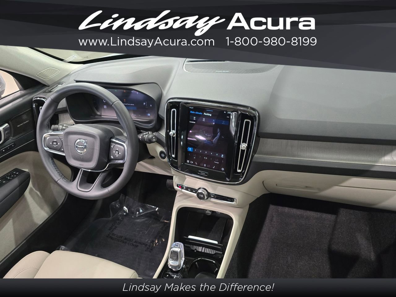 Used 2024 Volvo XC40 B5 Ultimate image 11