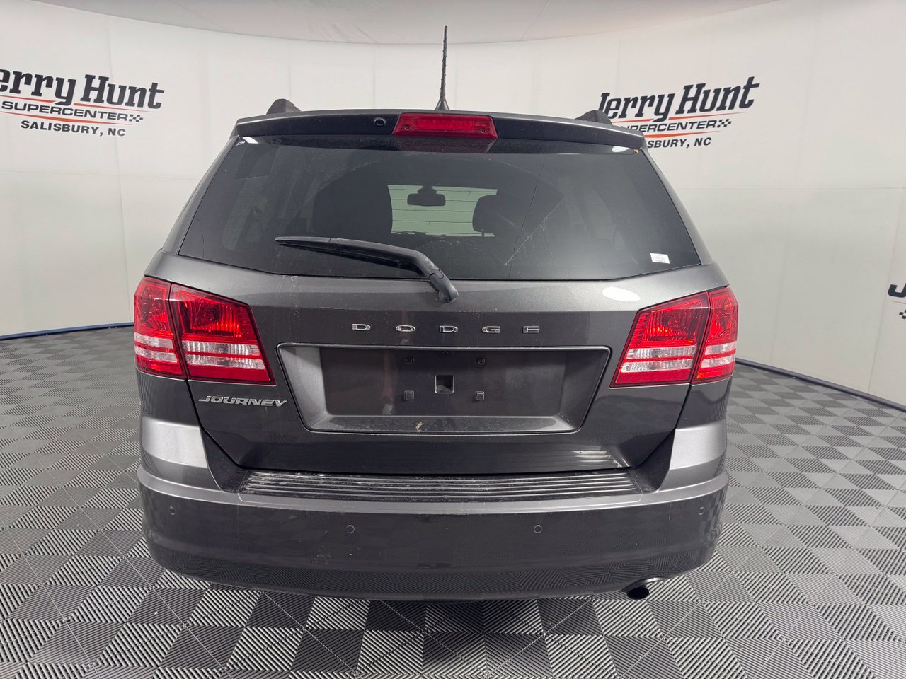 Used 2020 Dodge Journey SE w/ SE Popular Equipment Group FWD image 8