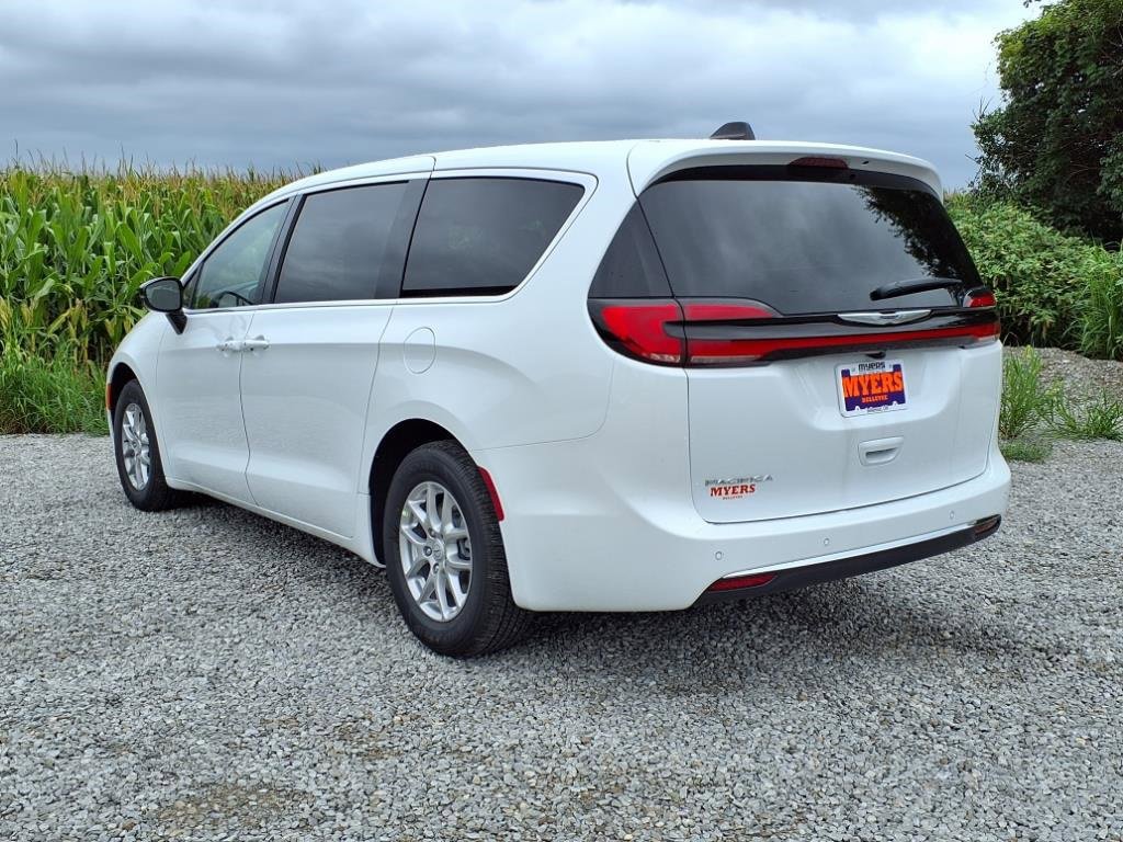 New 2026 Chrysler Pacifica Select image 33