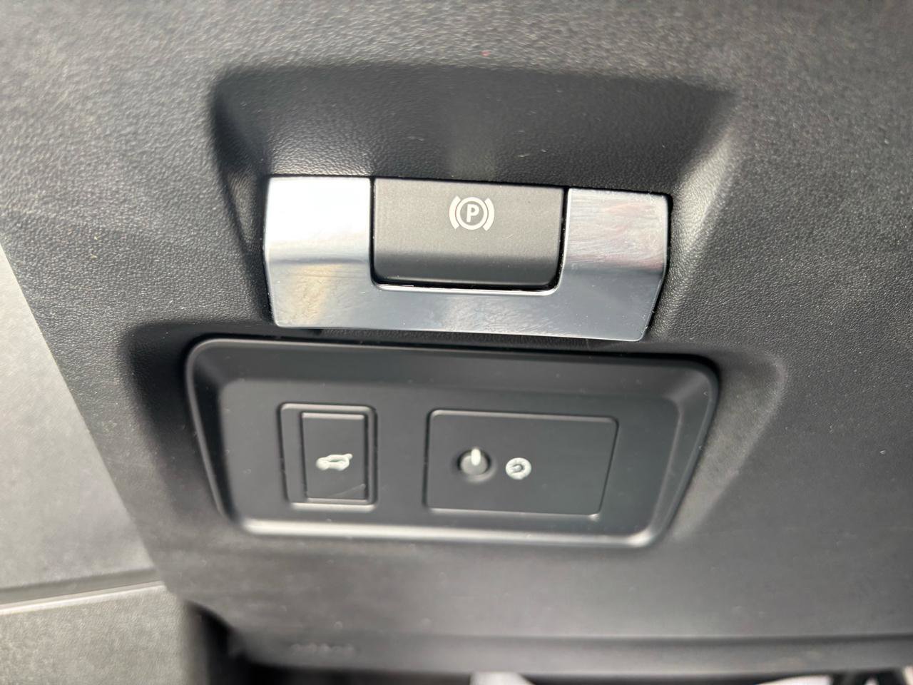 Used 2023 Land Rover Range Rover Evoque R-Dynamic S image 16