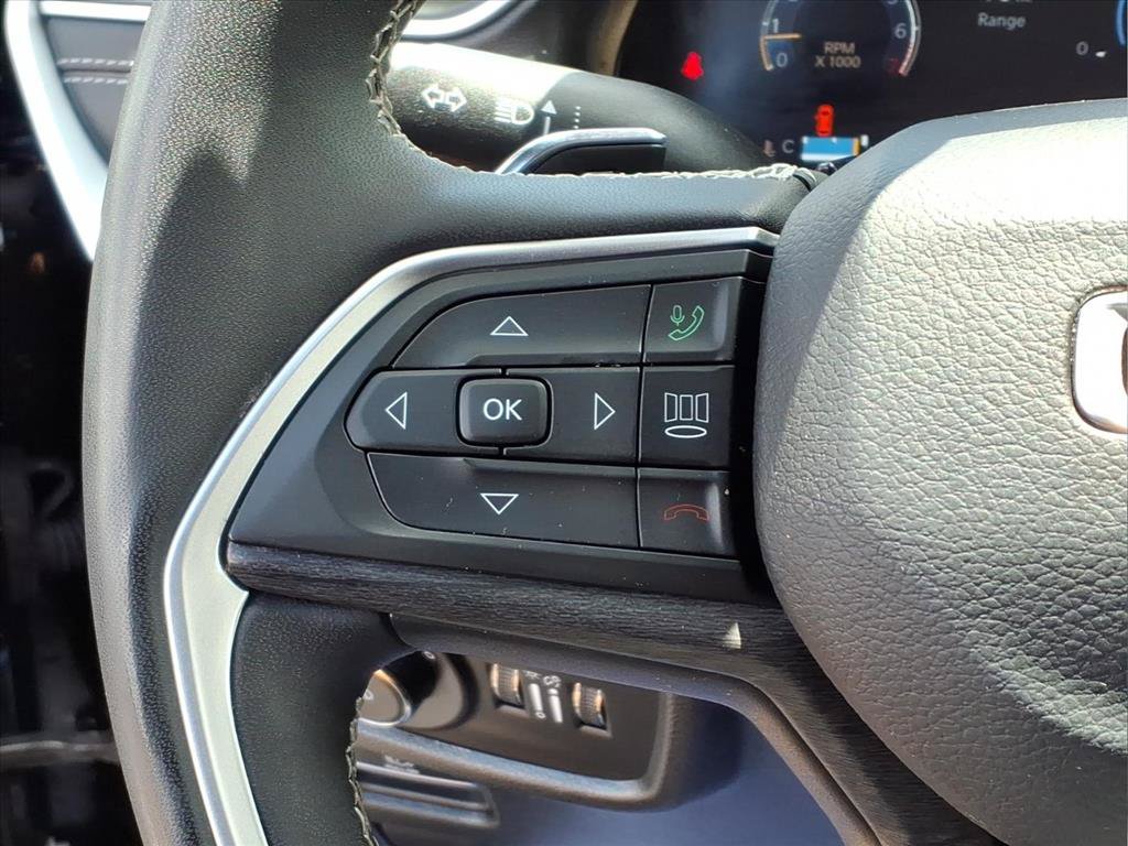 Used 2023 Jeep Grand Cherokee L Limited AWD/4WD image 13