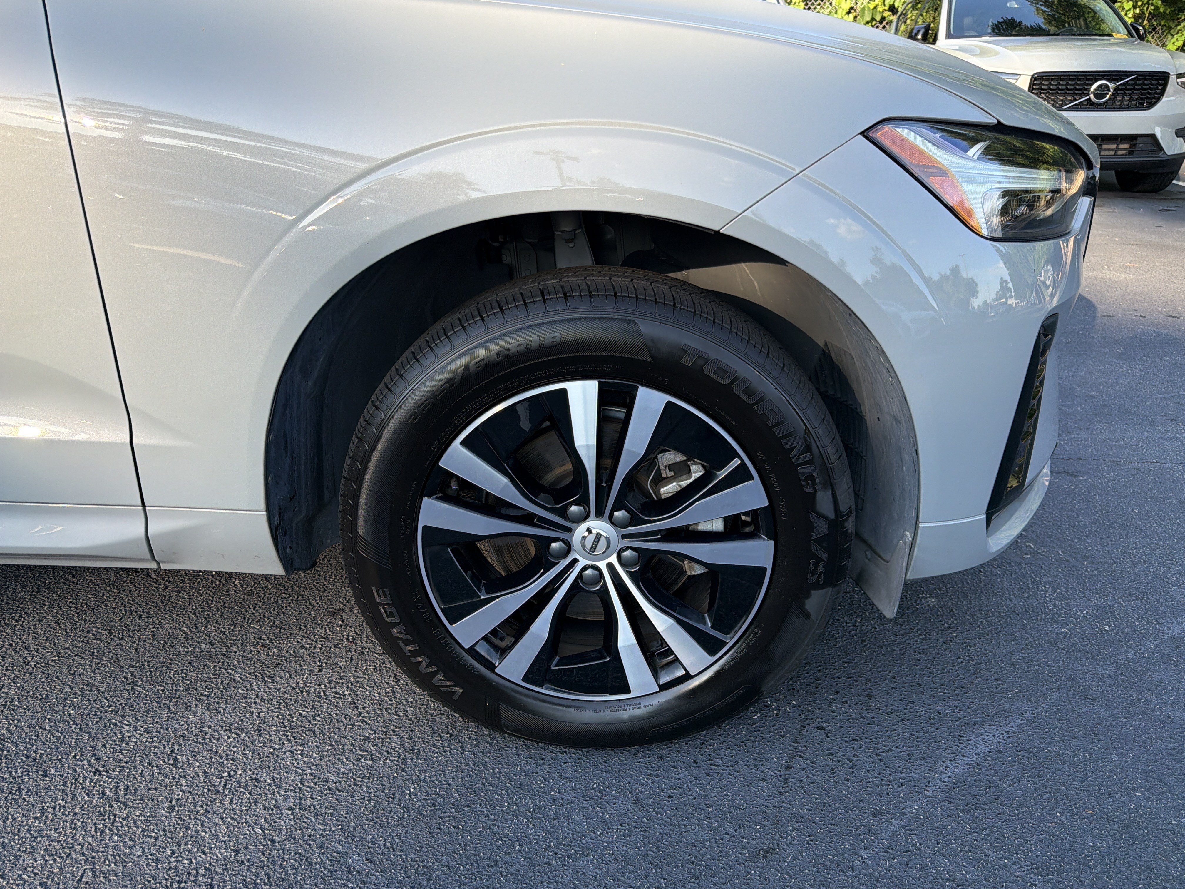 Certified 2024 Volvo XC60 B5 Core w/ Protection Package Premier AWD/4WD image 13