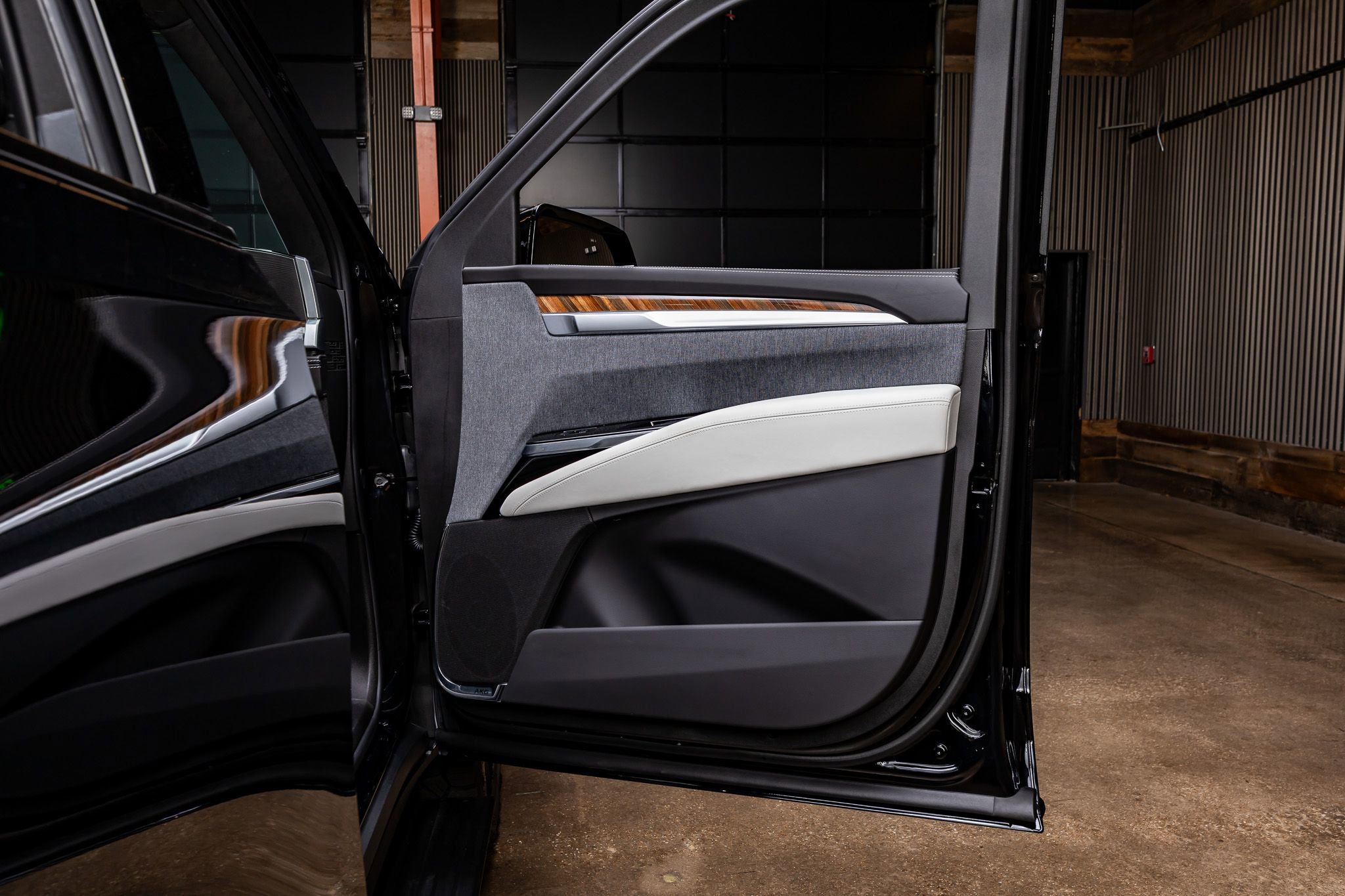 Used 2026 Cadillac Escalade Platinum Sport w/ LPO, ONYX Package image 40