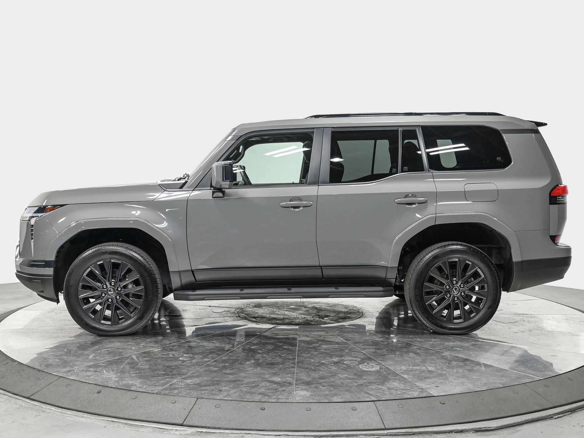 Used 2024 Lexus GX 550 w/ Cold Area Package AWD/4WD image 2