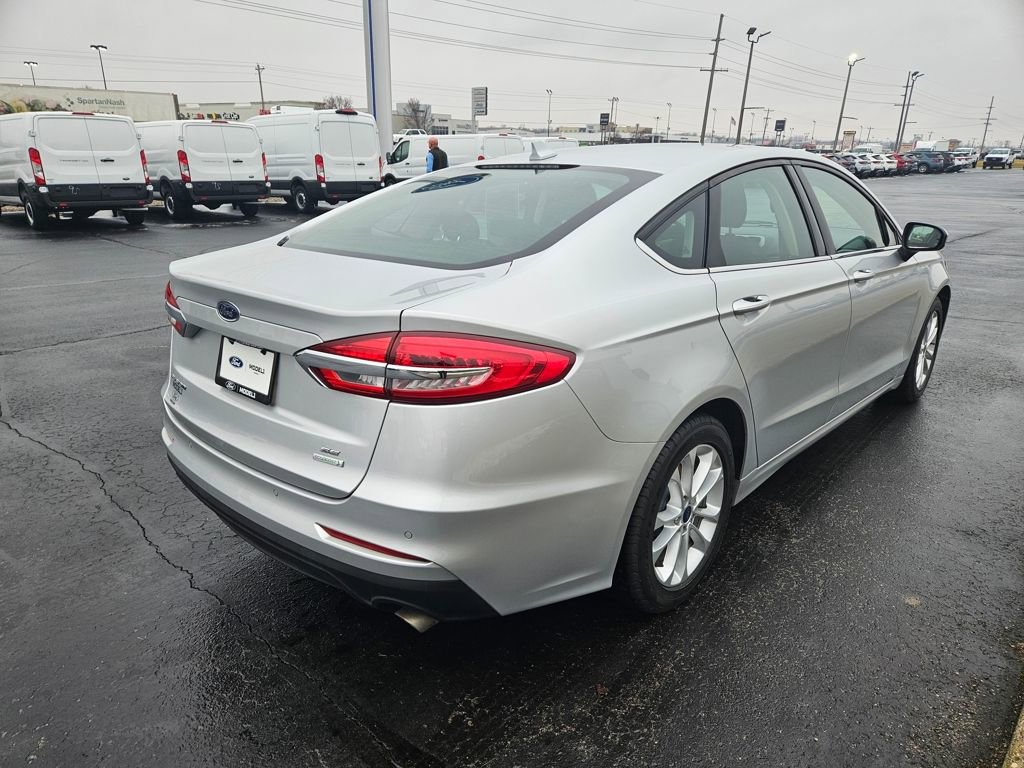 Used 2019 Ford Fusion SE image 7