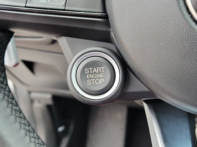 Used 2023 Alfa Romeo Giulia Veloce RWD image 32