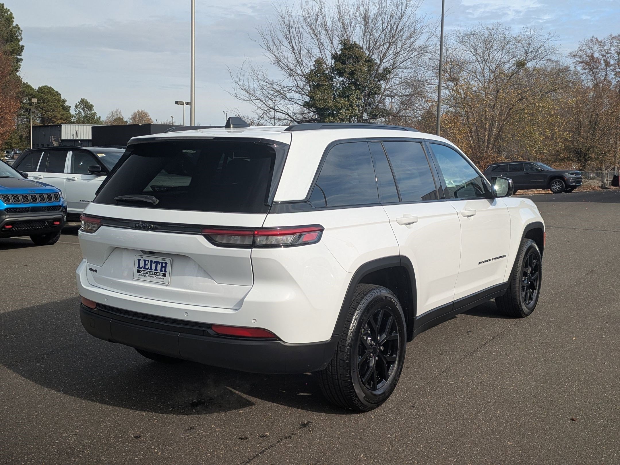 Used 2025 Jeep Grand Cherokee Altitude image 5