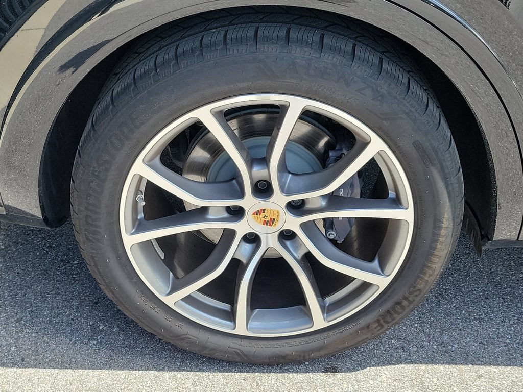 Certified 2025 Porsche Cayenne AWD/4WD image 14
